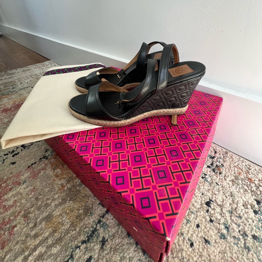 Tory Burch Marion quilted 85mm wedge - black - size 6.5- never been worn!